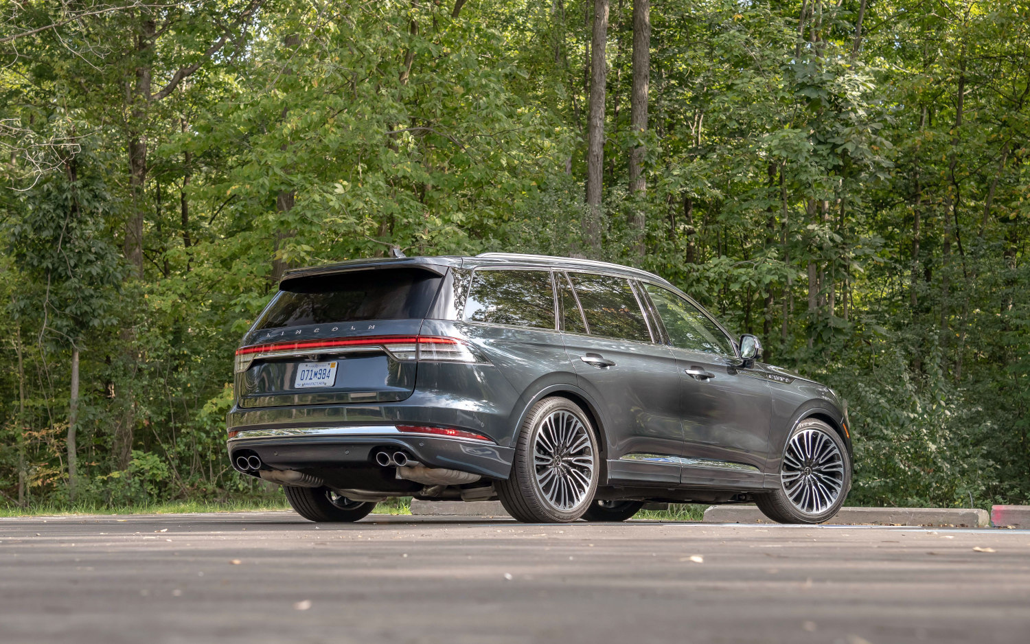 Comparison Lincoln Navigator Reserve 2020 vs Lincoln Aviator Black Label 2020 SUV Drive